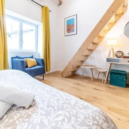 Comfortable In 2nd Train Station And Confluence Nearby *