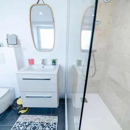 דירה Comfortable In 2nd Train Station And Confluence Nearby *