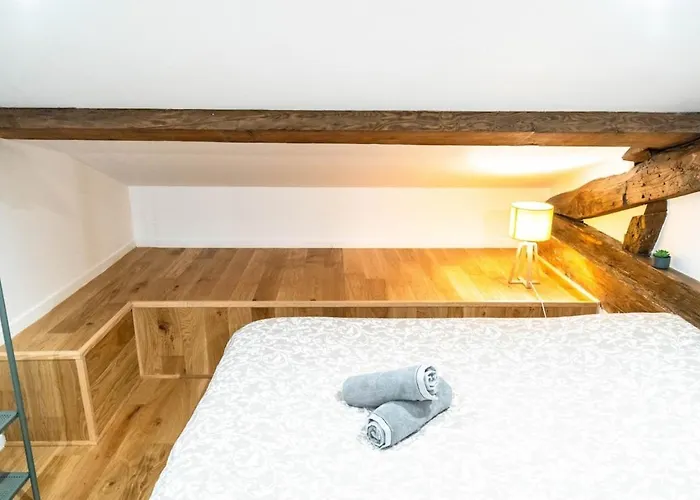 Comfortable In 2nd Train Station And Confluence Nearby Apartment