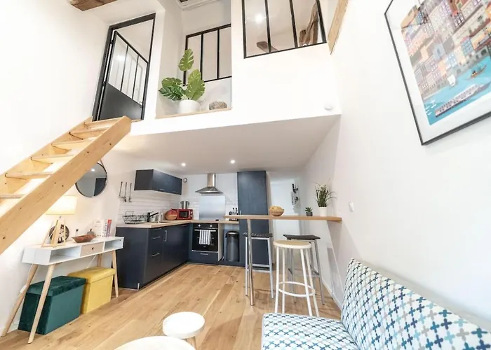 Comfortable In 2nd Train Station And Confluence Nearby Apartment